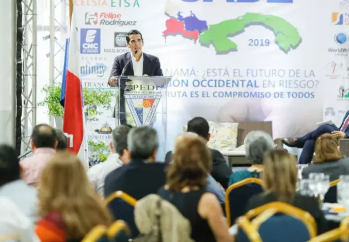Rómulo Roux candidato presidencial de Cambio Democrático. Foto/Redes