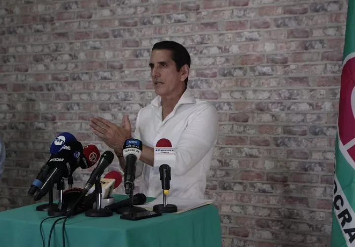 Rómulo Roux no descarta la posibilidad de impugnar la victoria de Laurentino Cortizo, debido a irregularidades en las elecciones generales. Foto Víctor Arosemena