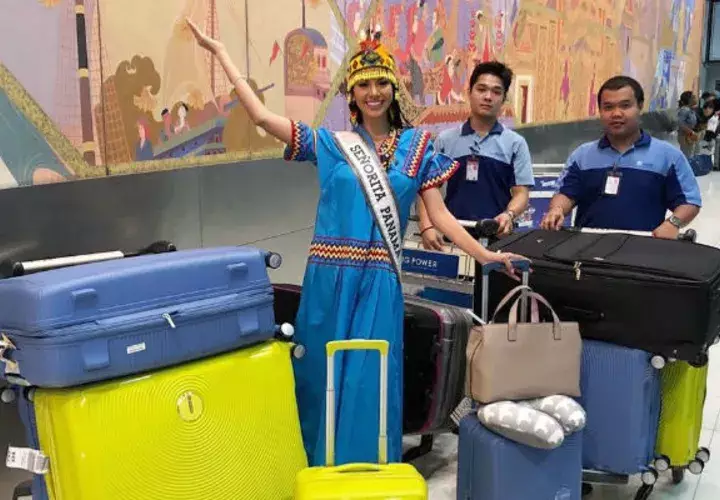 La panameña no dudó en mostrar sus raíces y llevó puesta su nagua, traje típico de la comarca Ngäbe Buglé. 