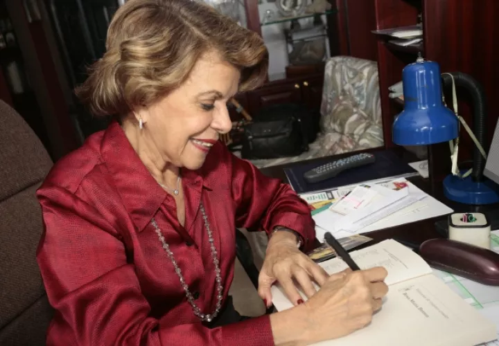 Rosa María Britton (1936-2019). Destacada escritora y doctora panameña que dejó  un valioso legado. Panamá América