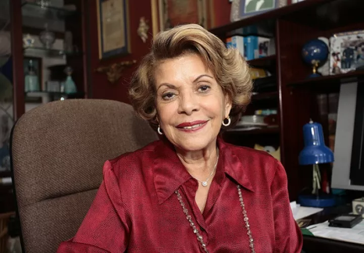 Familiares, amigos, figuras de la literatura, la política y otras homenajearon a Rosa María Britton. Foto: Anayansi Gamez.