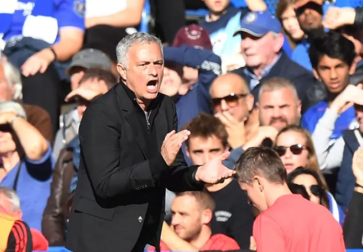 Jose Mourinho durante el partido. Foto EFE