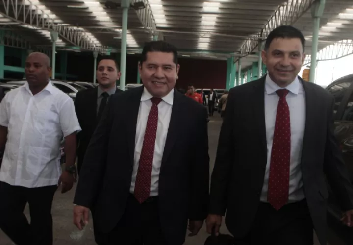 Rubén De León, al momento de salir del SPA, ayer. Foto de Victor Arosemena