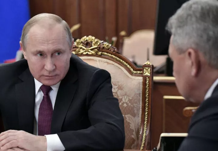 La normativa, que aún debe ser votada en el Consejo de la Federación (Senado) antes de su promulgación por el presidente ruso, Vladímir Putin, sanciona la difusión premeditada de noticias falsas.