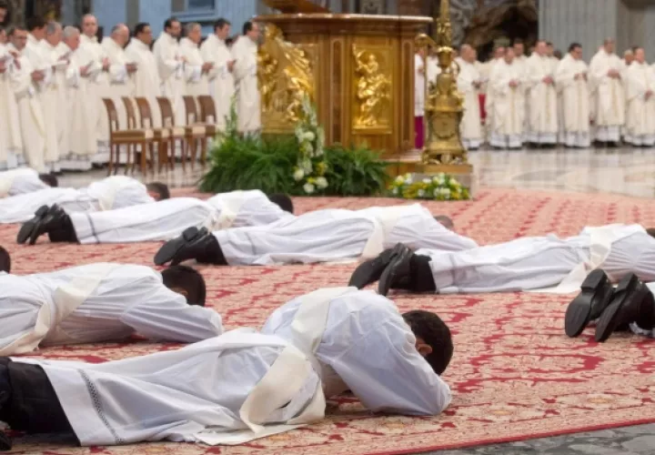  Los sacerdotes de Brasil han presionado desde hace tiempo a la iglesia para que considere la ordenación de viri probati en las zonas más alejadas de la Amazonía, donde se estima que hay un sacerdote por cada 10,000 católicos. FOTO/EFE