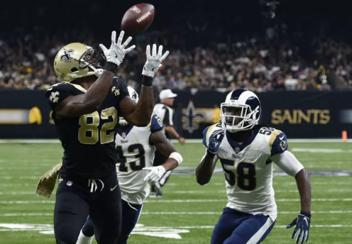 Benjamín Watson  de los Saints (82) anota un touchdown. Foto:AP