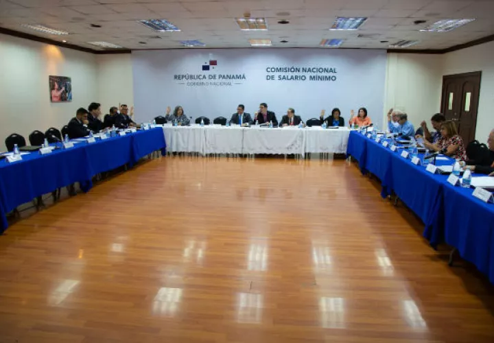 Hace dos año el ajuste de salario mínimo que hizo el Gobierno fue de 6.5% para las grandes empresas y 4.5% para las pequeñas empresas.