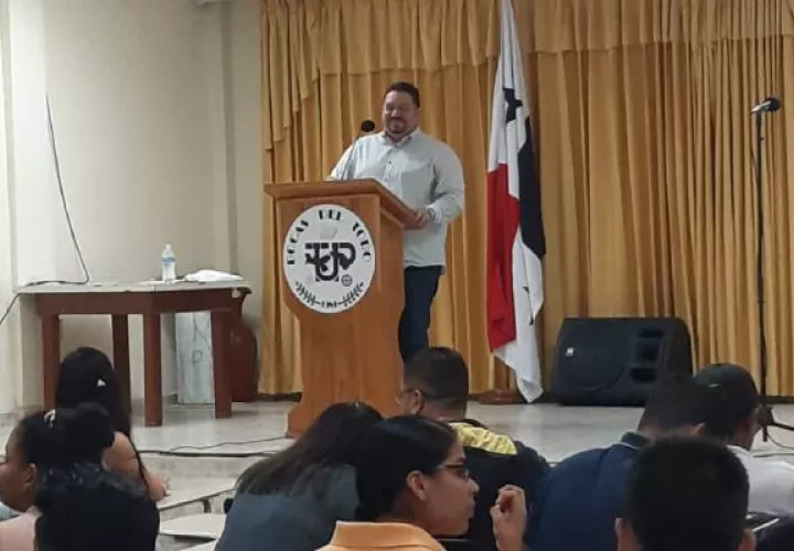 Samid Sandoval, alcalde de Santiago, estuvo en la Universidad Tecnológica de Panamá. 