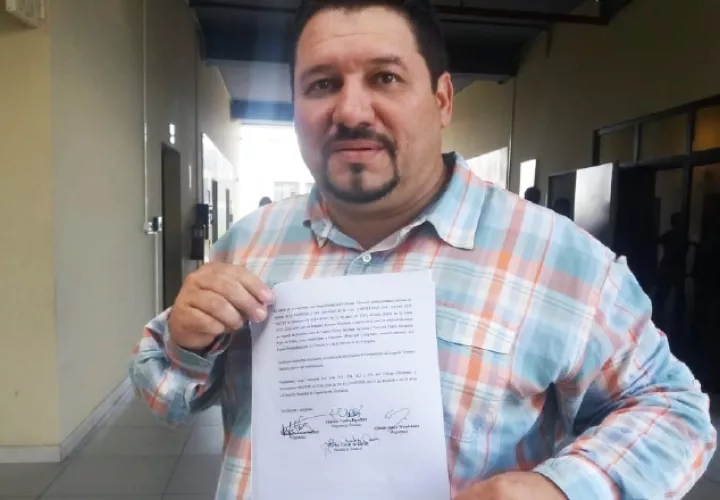 Samid Sandoval resultó electo como diputado y alcalde.  Foto de Adiel Bonilla