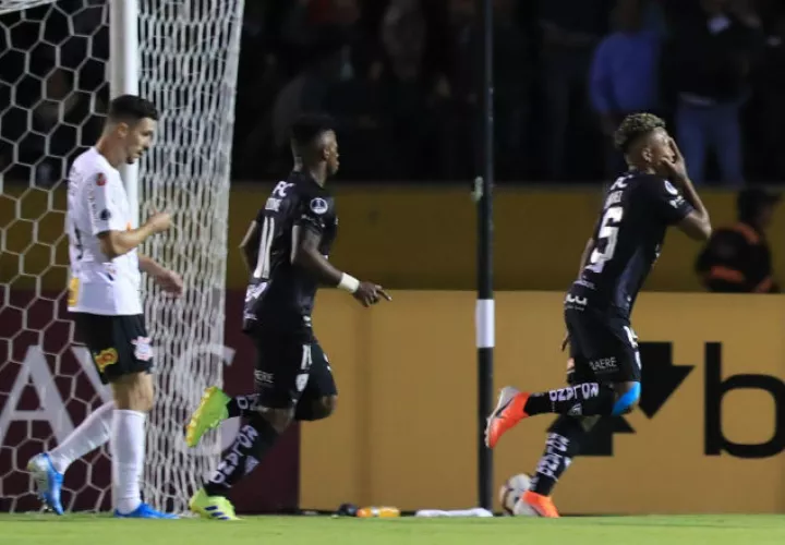  Jhon Sánchez (derecha) anotó el 1-1 Foto EFE
