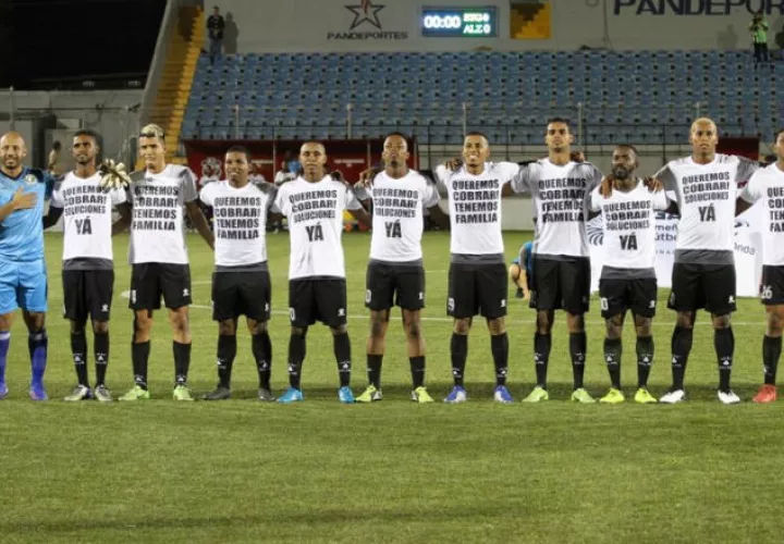 Jugadores de Santa Gema protestan. Foto:Afutpa