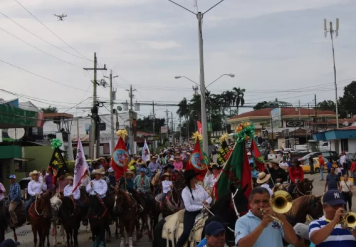 Se informó que mucha gente vino de otras provincias e incluso extranjeros indicaban que hubo excelente organización y seguridad para quienes estuvieron gozando durante cuatro días de las patronales. Foto/Melquiades Vásquez