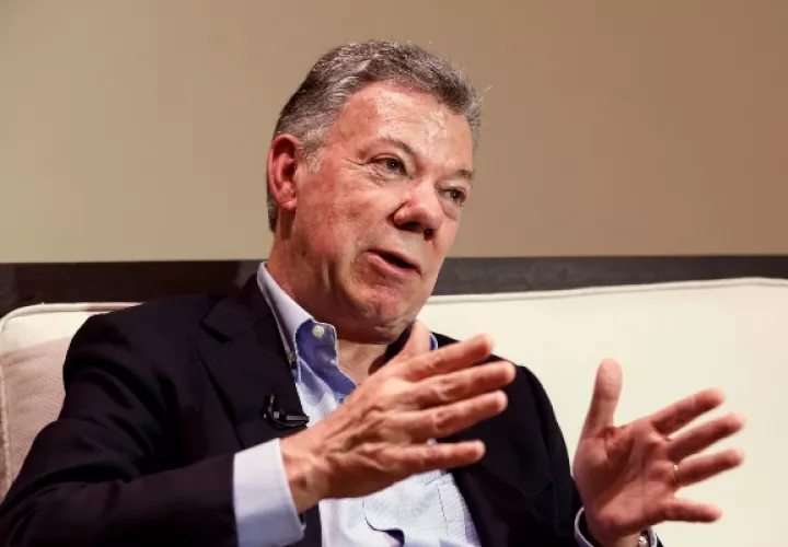 Juan Manuel Santos hizo un análisis del proceso de paz que terminó con la desmovilización de las FARC en el 2017 y señaló que la puesta en escena del acuerdo va por buen camino, a pesar de las dificultades normales de algo tan difícil como una reconciliación después de 54 años de guerra. FOTO/EFE