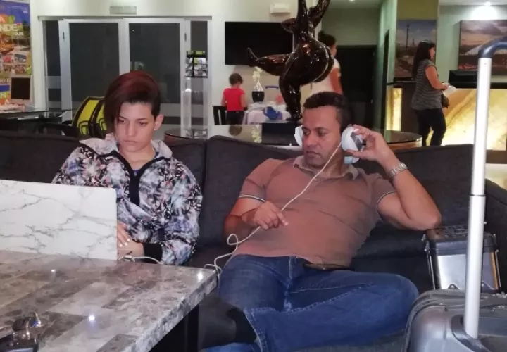 Sara Castro y Samy Sandoval. 