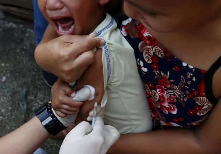 La mayoría de las víctimas son niños sin vacunar, Foto: AP.