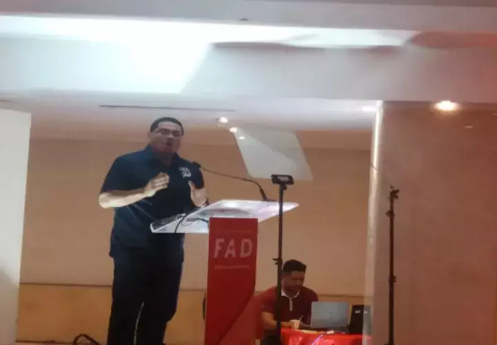 Saúl Mendez dando su discurso después de ser proclamado como ganador. / Foto: Adiel Bonilla/Panamá América