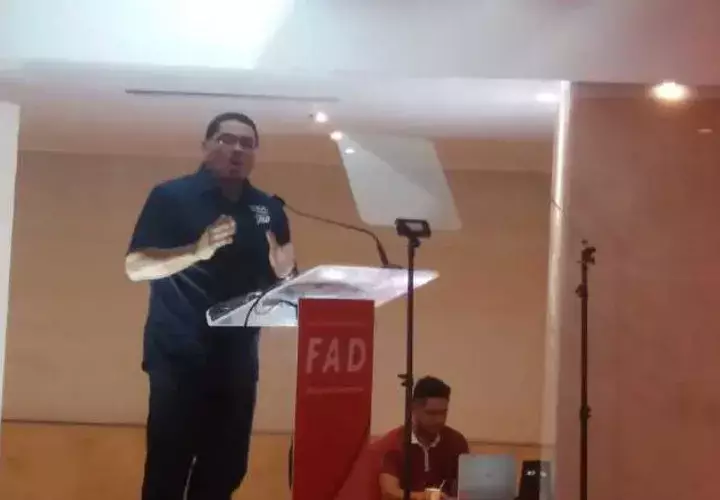 Saúl Méndez prometió ser una opción diferente para el pueblo, que está cansado de lo mismo. /Foto Adiel Bonilla