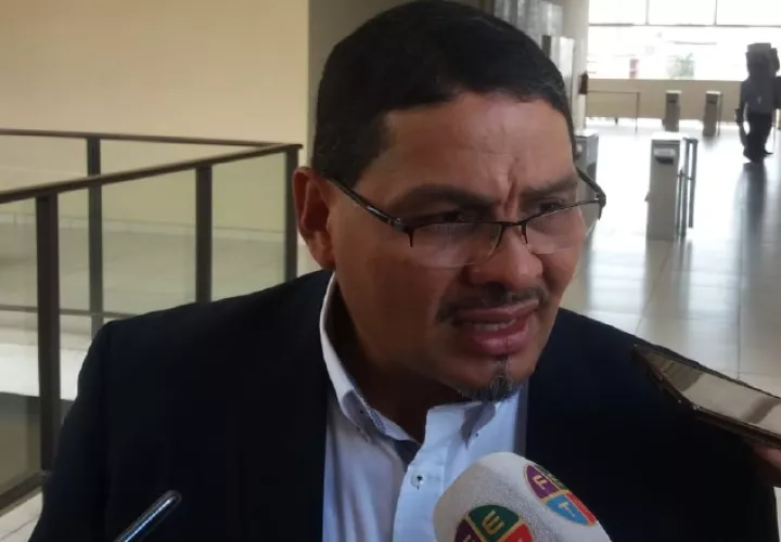 Méndez también pidió  a la procuradora investigar de oficio. Foto de Adiel Bonilla
