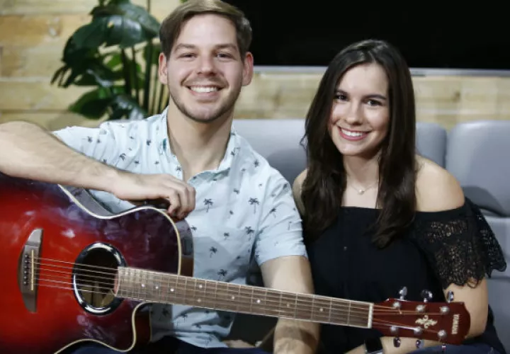 Sebastián Coloma y Nicole Dillman. Fue 'muy liberadora' la experiencia de escribir juntos la canción.