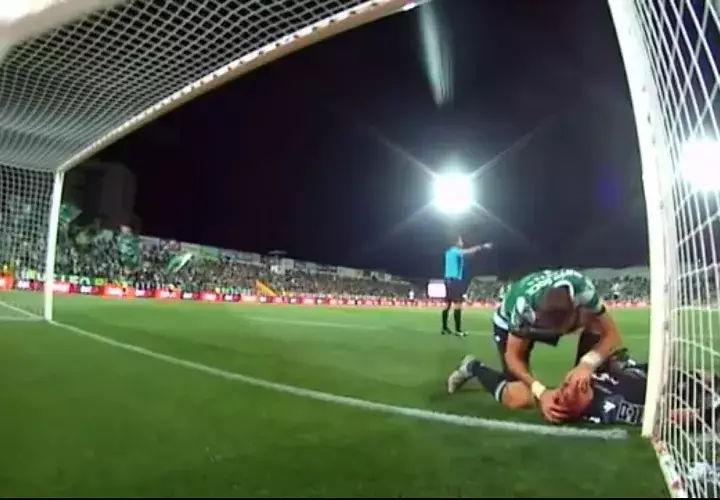 Coates atiende a Romain Salin