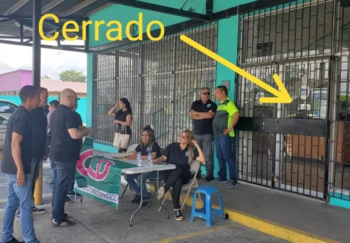 A pesar del inconveniente la recolección continuó en el exterior de la sede de Cambio Democrático.