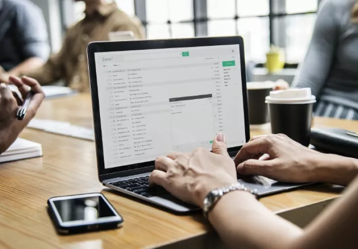 Resalta el rol de los usuarios vinculado al tipo de datos que se comparte  a través de la IoT. 