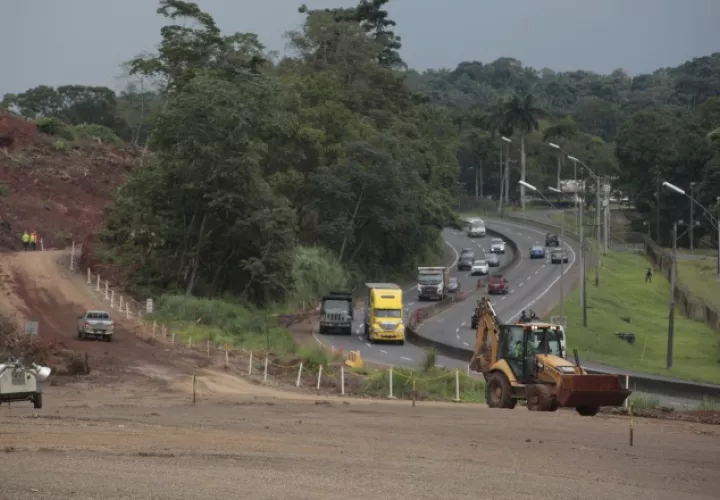 La ampliación a cuatro carriles ha provocado que  critiquen la devastación tan grande que se ha causado para realizar el proyecto, sumado al que se hará con la Línea 3. Foto: Víctor Arosemena