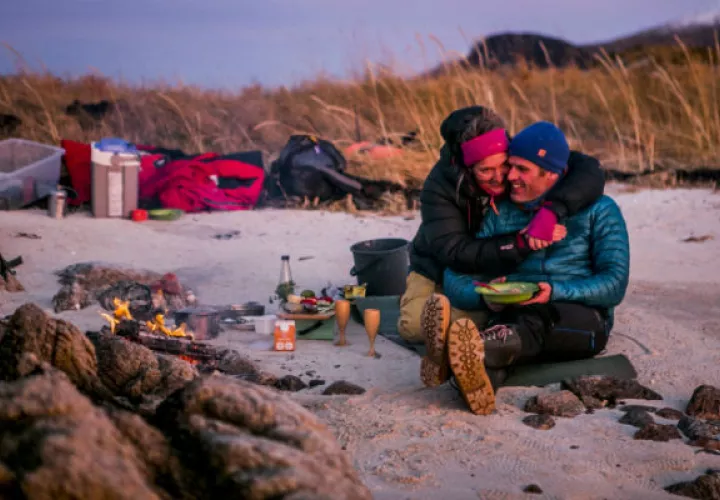 Comidas "gourmet" al aire libre en un monte de Noruega.  Christian Roth Christensen