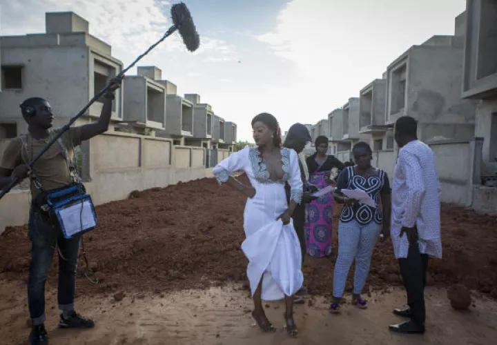 “Amante de un Hombre Casado” fue escrita por Kalista Sy, una senegalesa. La actriz Esther Ndiaye. Foto: Jane Hahn para The New York Times.
