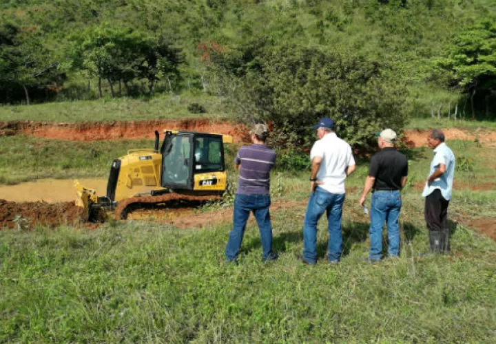 La cosecha de agua propuesta por el actual Gobierno consiste en almacenamiento de agua mediante la construcción masiva de zanjas. Foto/Cortesía