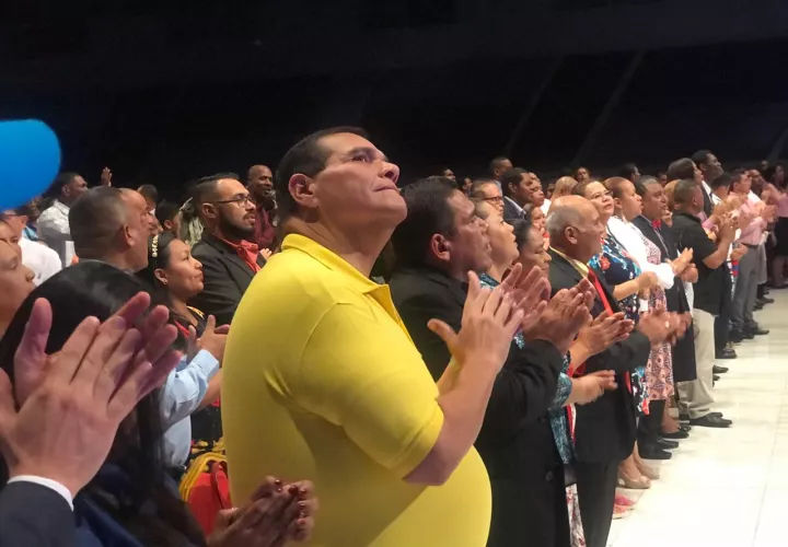 De la mano de Dios Sergio "Chello" Gálvez busca ganar la alcaldía el 5 de mayo. Foto: Cortesía.