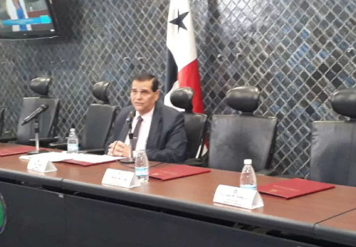 Solo estuvo presente el presidente de la Comisión de Credenciales Sergio "Chello" Gálvez.