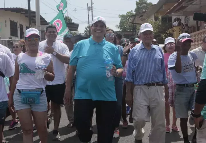 El  aspirante a la vicealcaldía del distrito capital, el diputado Sergio Gálvez junto a Hernán Delgado, aspirante a diputado, recorrieron las calles de Chepo. Víctor Arosemena.