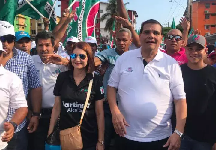 "Chello" Gálvez con Marta Linares de Martinelli.