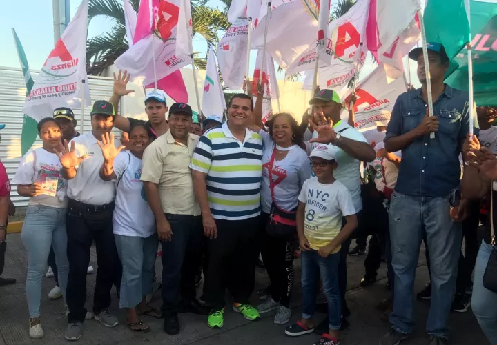 Sergio "Chello" Gálvez participó en una caminata en Panamá Viejo. 