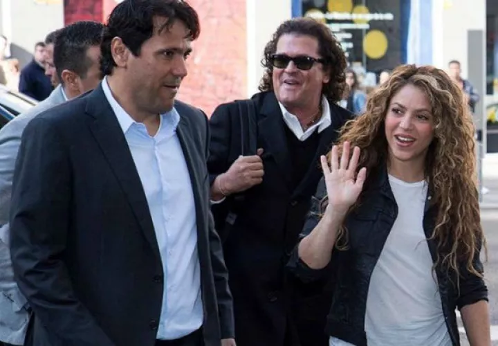 Shakira y Vives llegaron juntos y sonrientes al juzgado. 