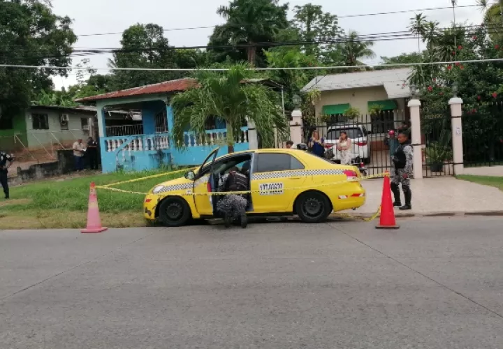 A través de los propietarios del vehículo, se confirmó que el sujeto aprehendido, no es el “palanca” del taxi. Foto/Eric Montenegro
