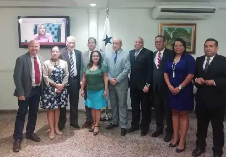 Proyecto 592 que establece el escalafón para los profesionales de la Sociología. 