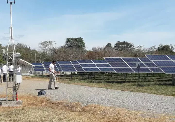 Son en total 138,960 paneles solares Jinko. Foto: Mayra Madrid. 