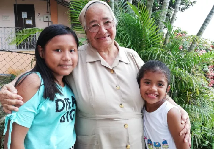 Sor Lourdes Reiss insta al Estado y a las  familias a honrar la dignidad de los niños. Foto de archivo