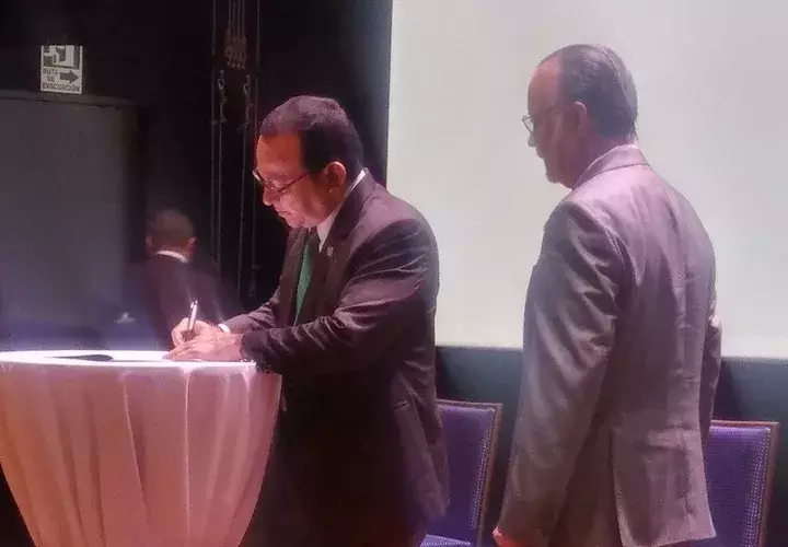 Eduardo Flores Castro, rector de la Unviersidad de Panamá. 