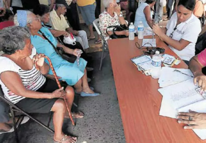 Del total de subsidios dirigidos a los hogares, 23.8% corresponde a la Beca Universal; 20.4% al programa 120 a los 65.