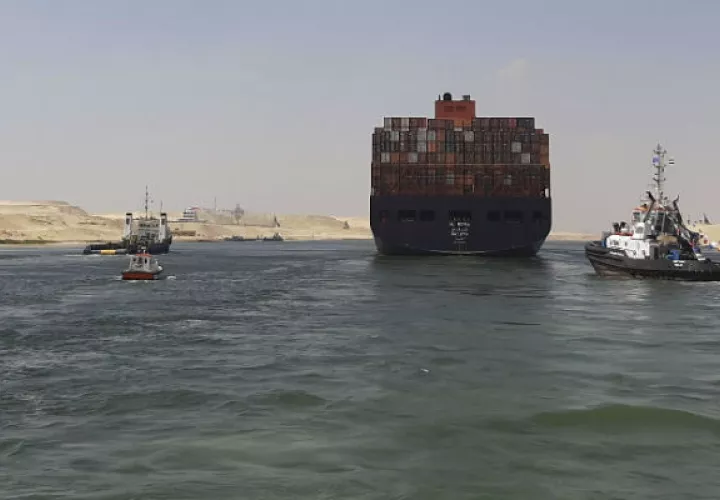 El canal de Suez generó en el último año fiscal (de julio a junio) los ingresos más altos de su historia.Foto/Efe