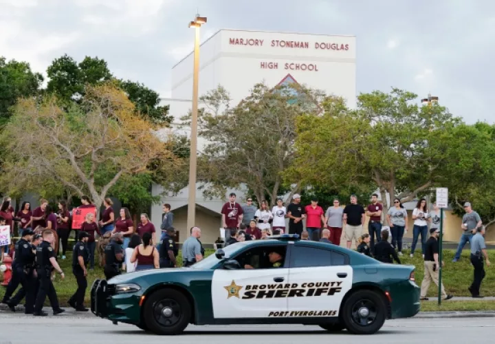 También el lunes, la policía en Connecticut dijo que el padre de uno de los 20 niños asesinados en la escuela primaria Sandy Hook en 2012 fue encontrado muerto por un aparente suicidio. FOTO/AP
