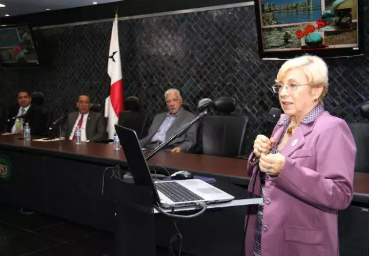 Denuncian amenazas de muerte y e intentos de soborno por polémica ley sobre tabaquismo. Foto: Panamá América.