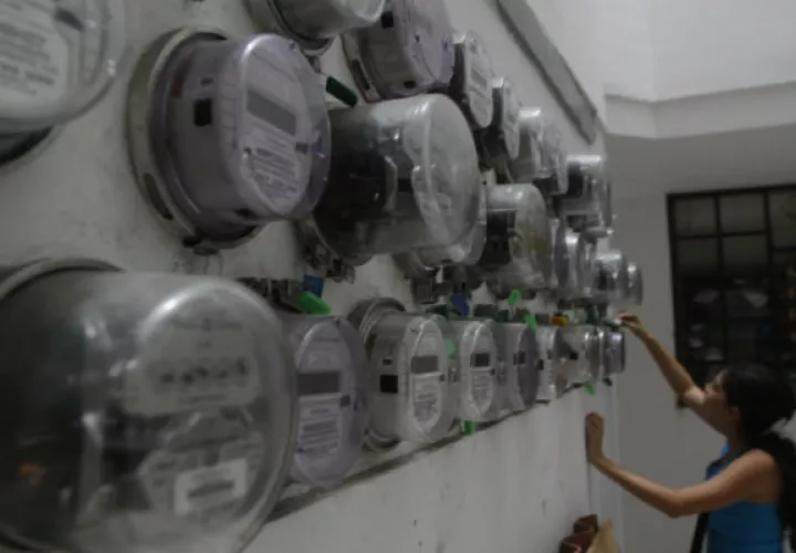 El subsidio eléctrico beneficiará a unas 876 mil 820 familias. Foto/Archivo