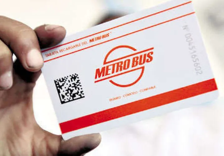 Tarjetas estudiantil para servicio del metrobús. Foto/Archivos