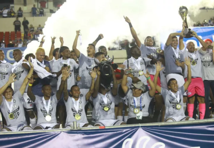 Tauro logró su estrella 14. Foto:Anayansi Gamez