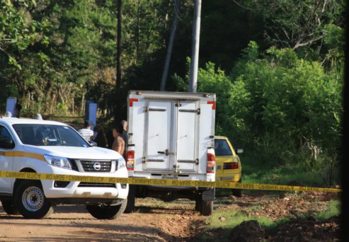 El cuerpo del occiso fue hallado a más de 50 metros del taxi en Capira.
