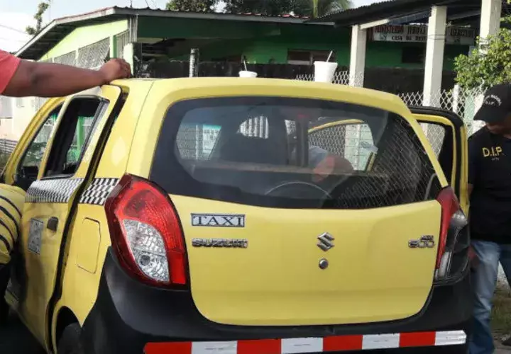 Una le puso un cuchillo en el cuello y la otra le puso un destornillador en la espalda. Despojaron al taxista de 60 dólares.